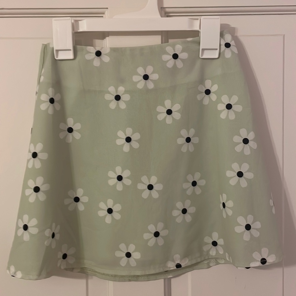 Princess Polly light green, junior girls floral skirt.